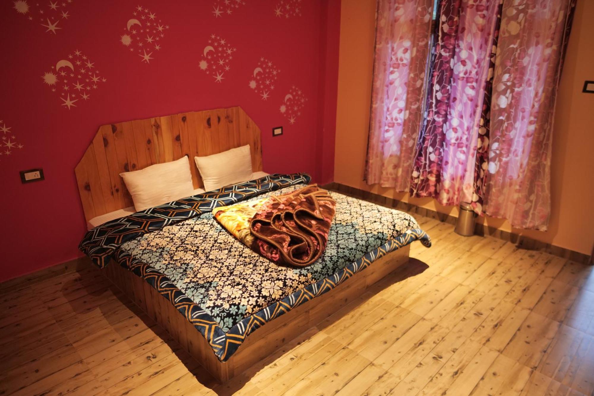 Yellowjackets Hostel Tosh 外观 照片